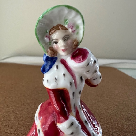 Royal Doulton's 'Christmas Morn' Miniature - Picture 4 of 15